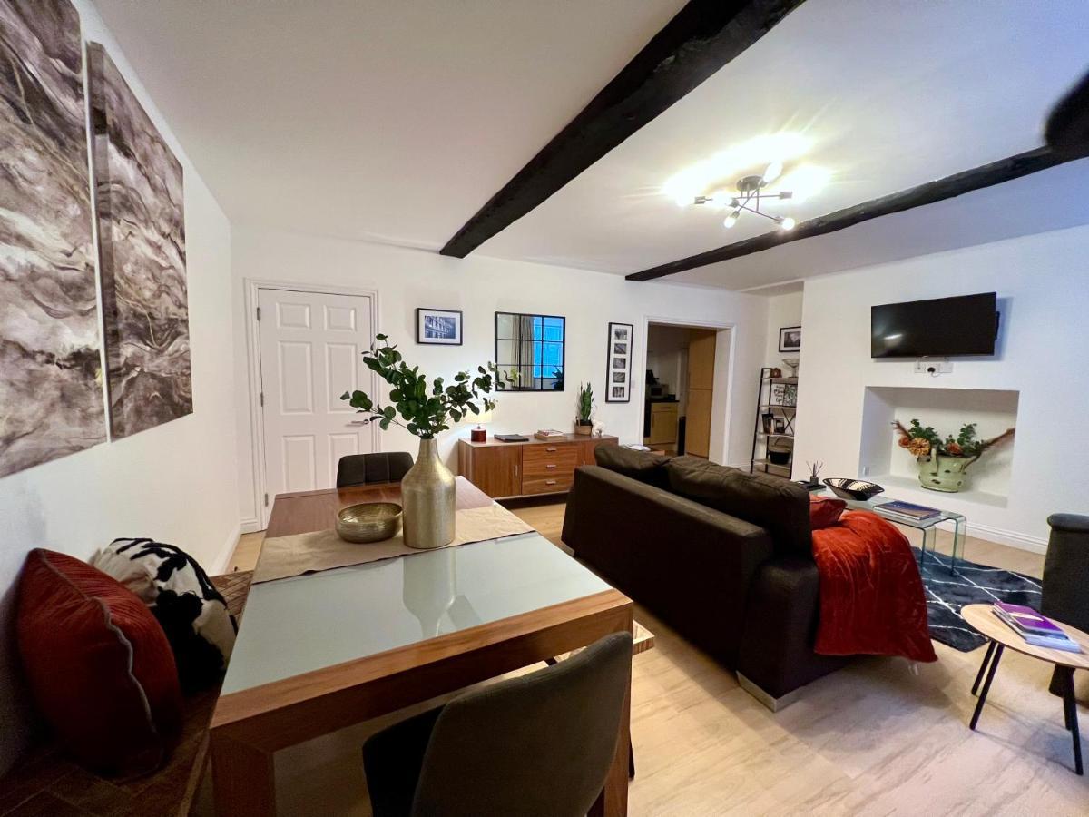 Superbly Located 2 Bedroom Luxury Apartment Bath Exteriér fotografie