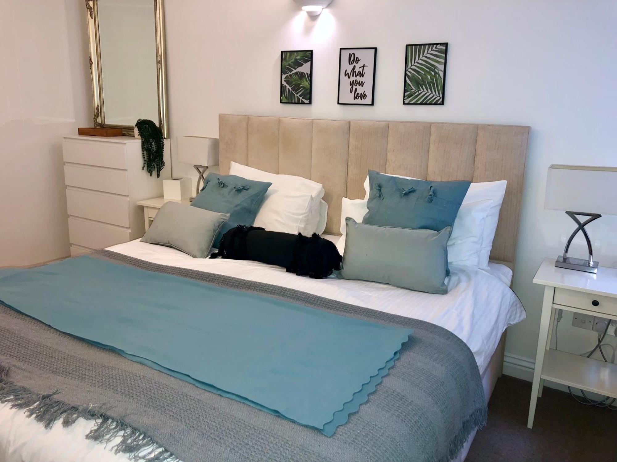 Superbly Located 2 Bedroom Luxury Apartment Bath Exteriér fotografie