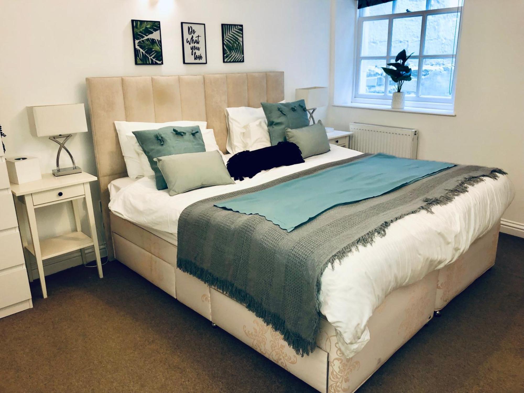 Superbly Located 2 Bedroom Luxury Apartment Bath Exteriér fotografie